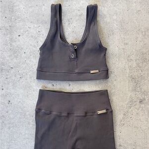 Bombshell Sportswear Grey Seamless Leggings Small & Snap Sports Bra Medium Set